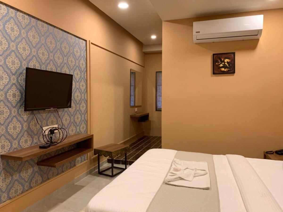 Hotel Radha Krishna Ānand Zewnętrze zdjęcie