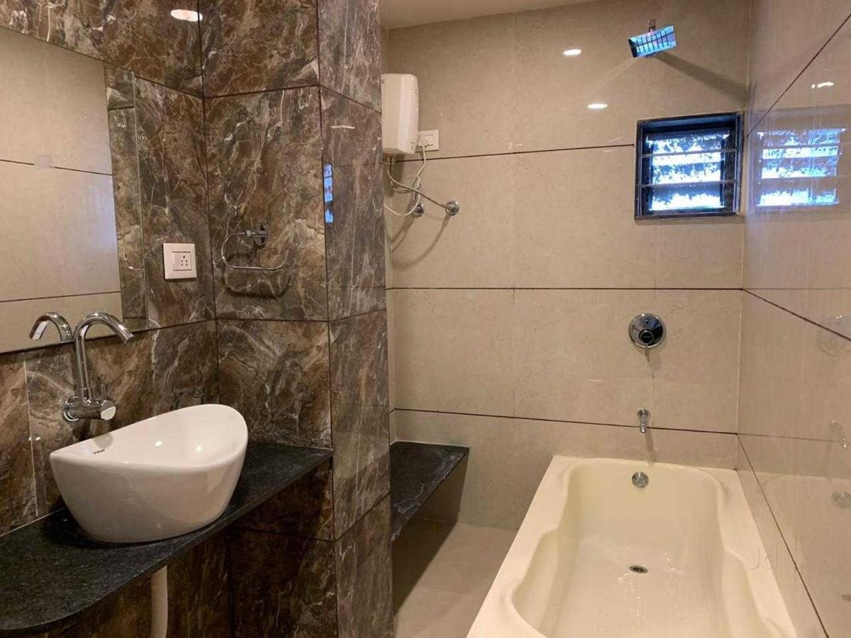 Hotel Radha Krishna Ānand Zewnętrze zdjęcie